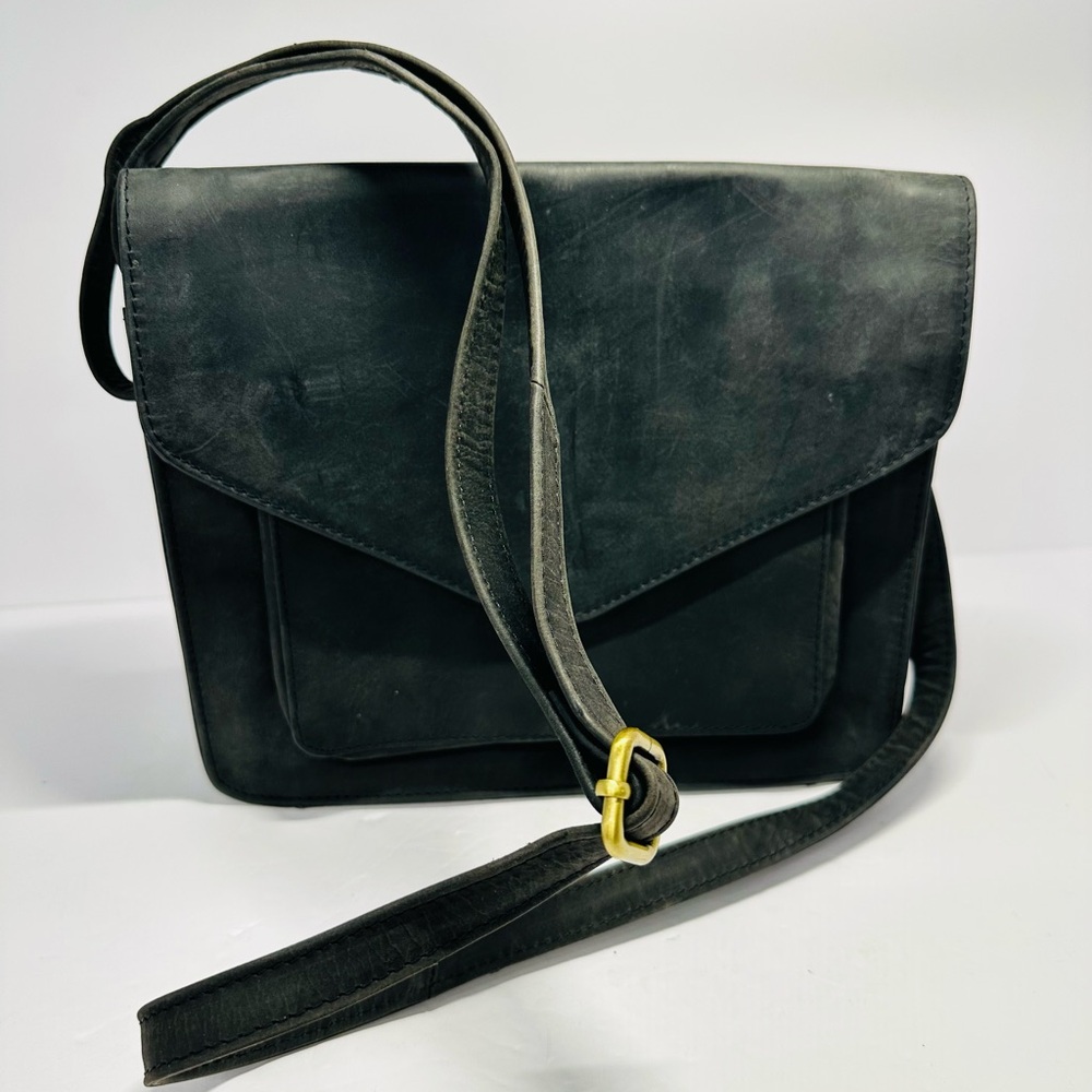 Elegant Medium Black Leather Shoulder Bag